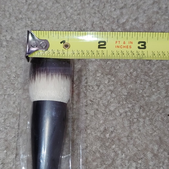 NYX- Pro Multi- Purpose Buffing Brush - Picture 7 of 7